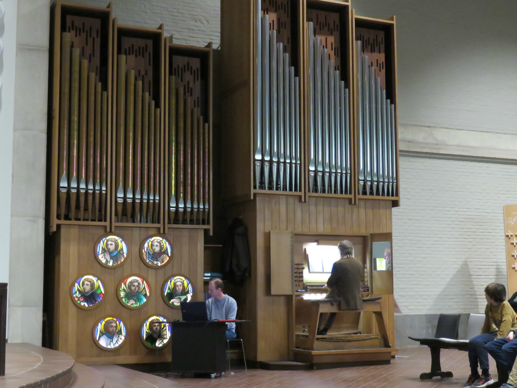 Aan het orgel Joannes Thuy